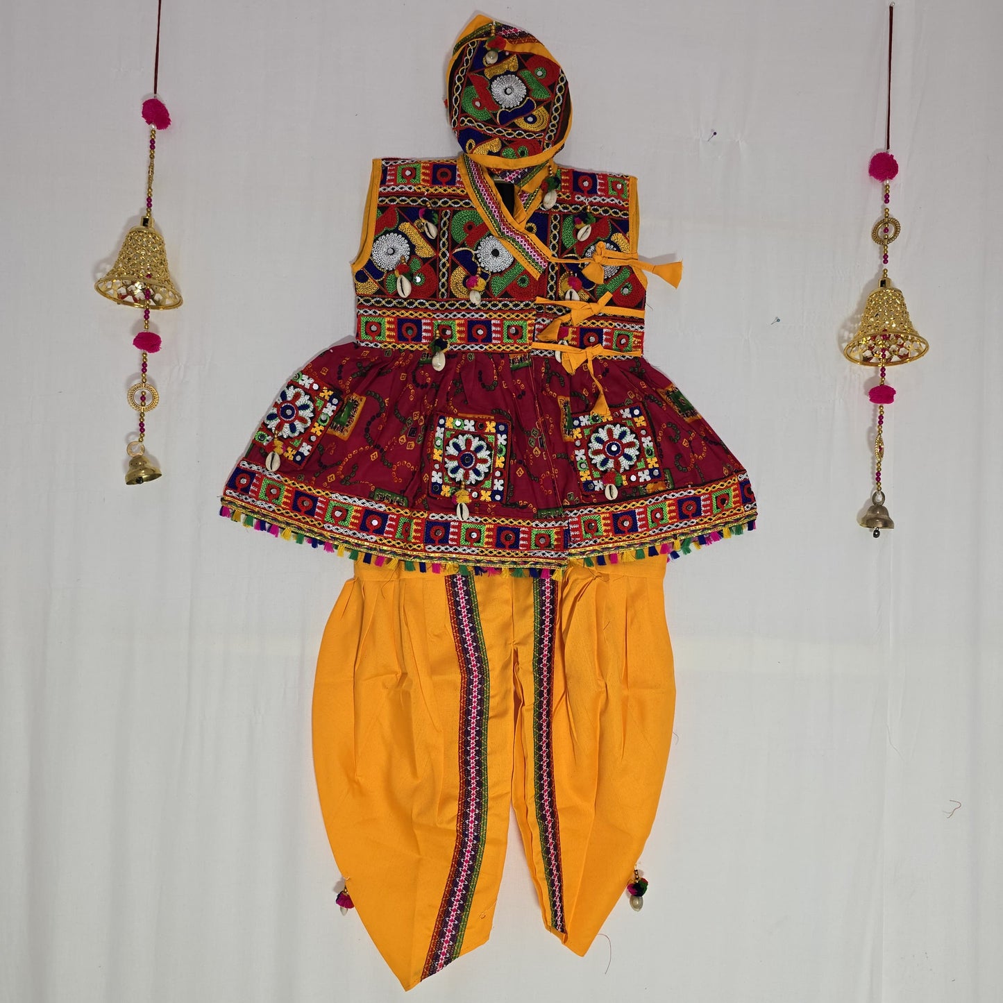 Caterpillar Design Single Patta Bandhani