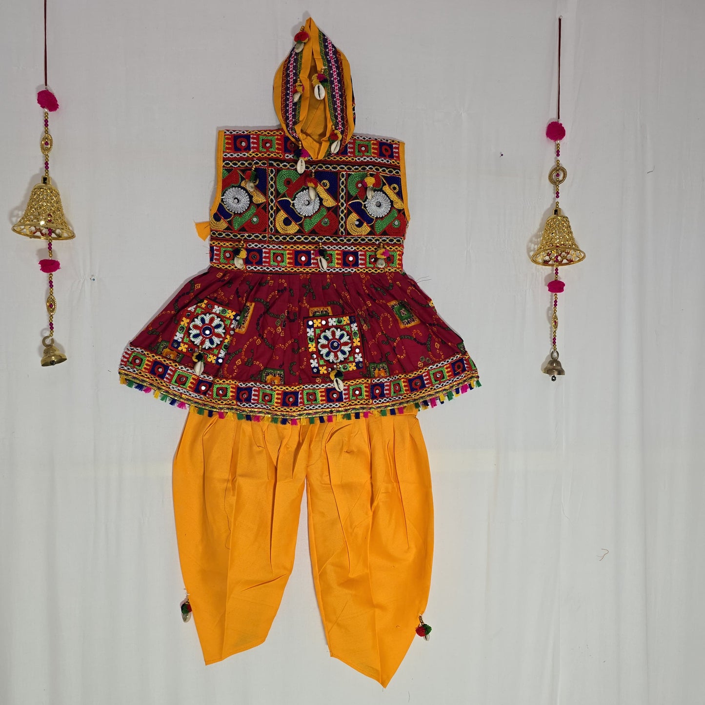 Caterpillar Design Single Patta Bandhani